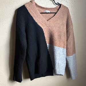 Vigoss Women's V-Neck Sweater - Black, Tan, and Gray